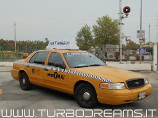 FORD Crown Victoria NEW YORK CITY TAXI YELLOW CAB 4.7 V8 AUTO (r - main picture