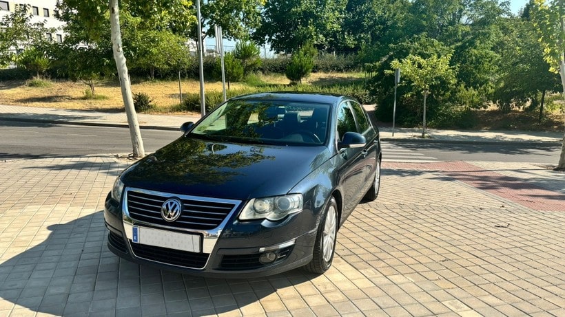 VOLKSWAGEN Passat 2.0TDI Advance - main picture