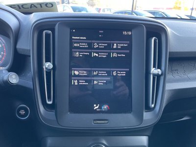 Volvo XC40 B4 AWD Geartronic Momentum Pro, Anno 2021, KM 26100 - main picture
